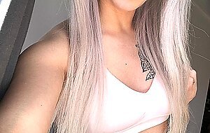 Platinum Blonde Doll Kate Brixxton Ass, High-Heels, Selfie, Tattoo, Yoga-Pants